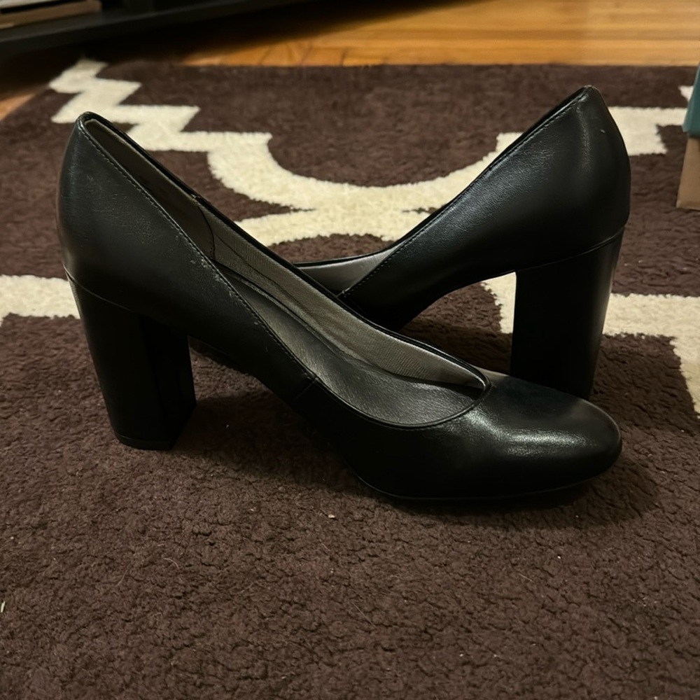 Black heeled dress shoes